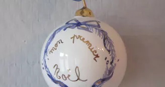 Boule de noël en faïence personnalisable