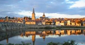 Vue sur la ville de la Charité depuis la Maison de la Loire